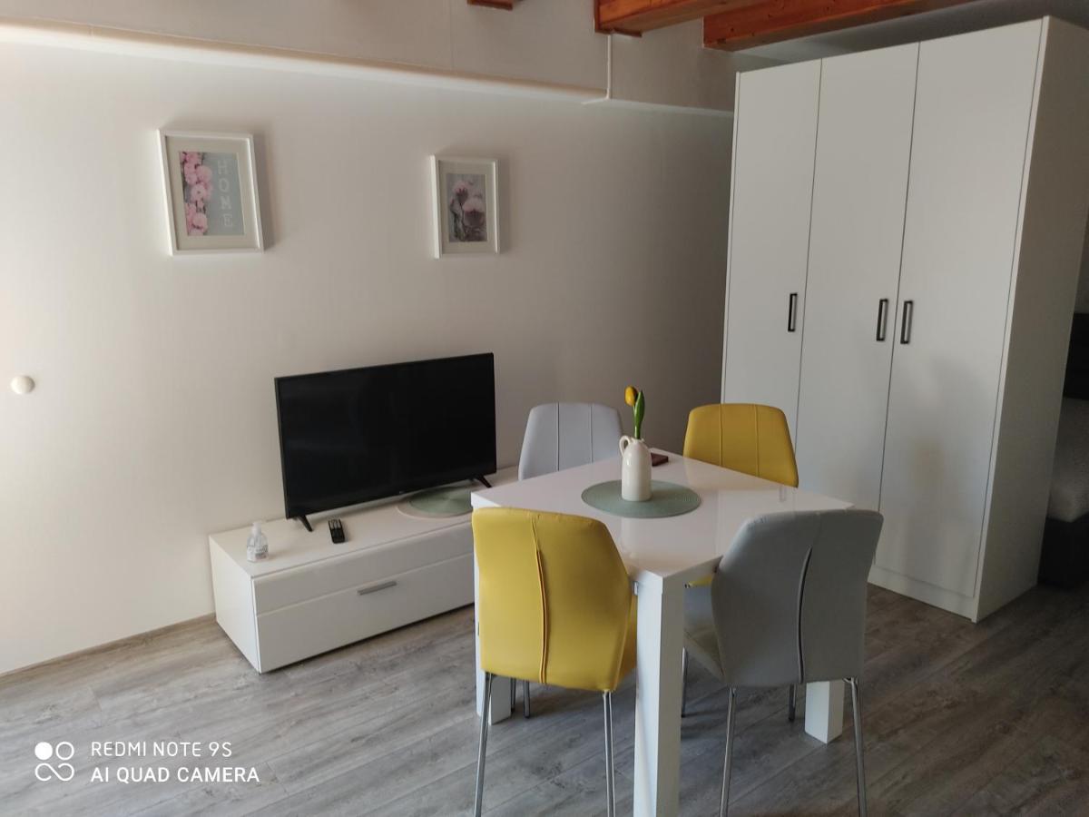 Fina M Studio Apartman Калі Екстер'єр фото