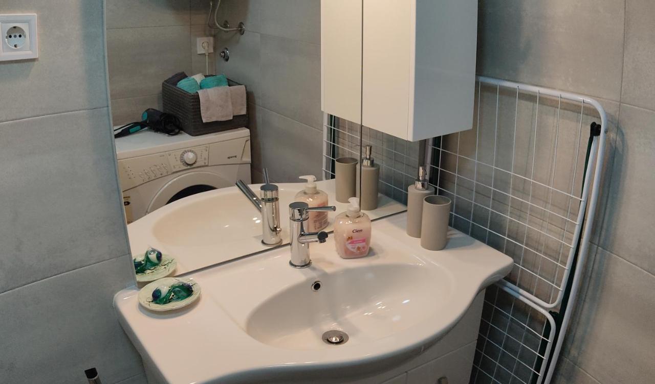 Fina M Studio Apartman Калі Екстер'єр фото